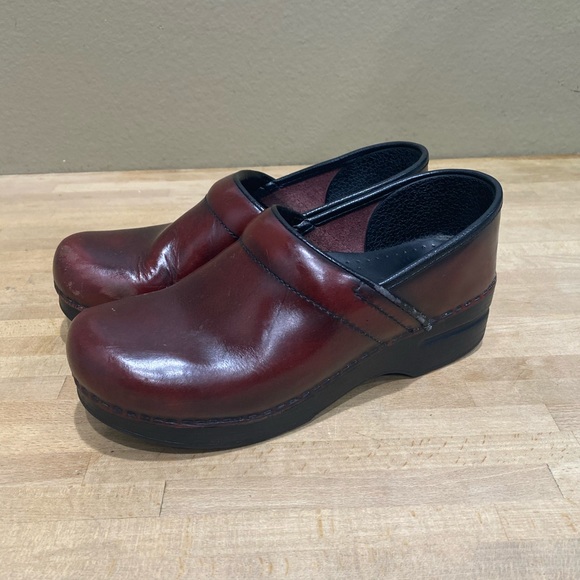 Dansko Professional Clogs Women's Size 38 US 7.5 - 8 Red Leather Slip on Shoes - Picture 3 of 10